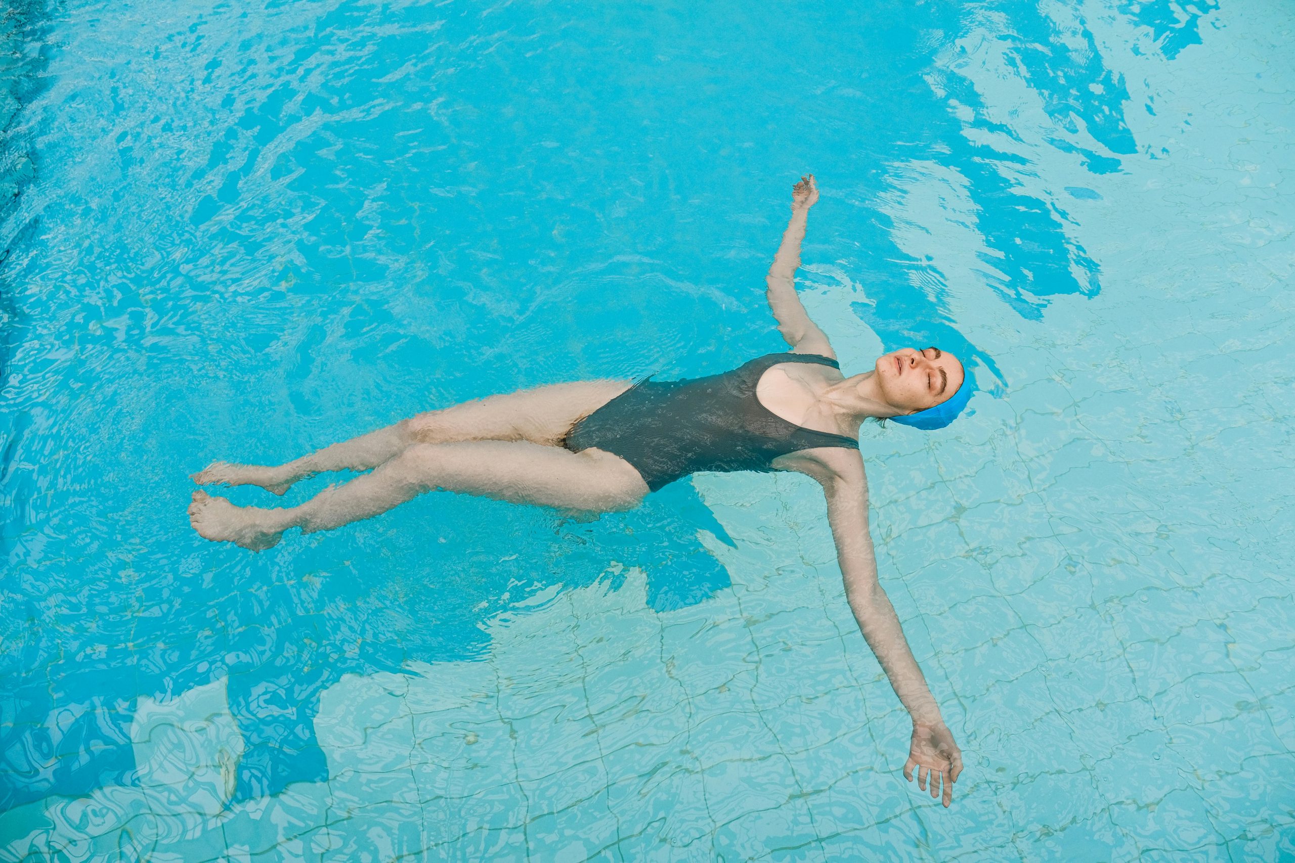 Beginner-Friendly Guide: How to Float in a Pool Without Fear